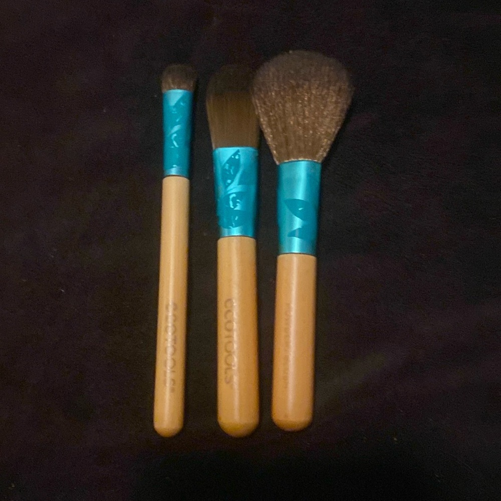 Three piece eco tools brush set